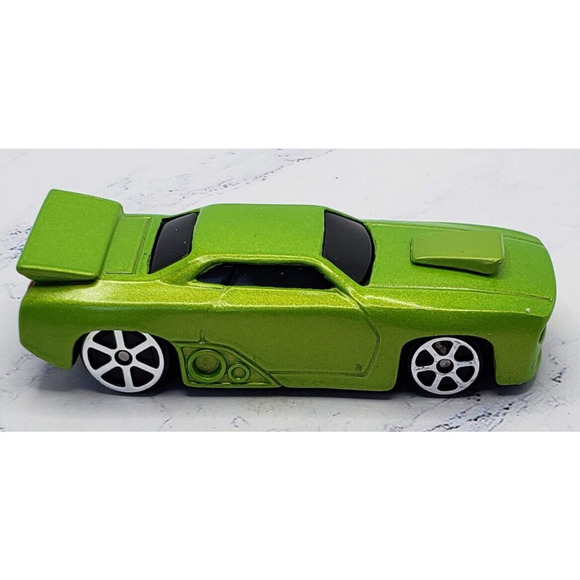 Maisto Slayer Diecast Green Metal 1/64th Scale Car - Picture 1 of 6